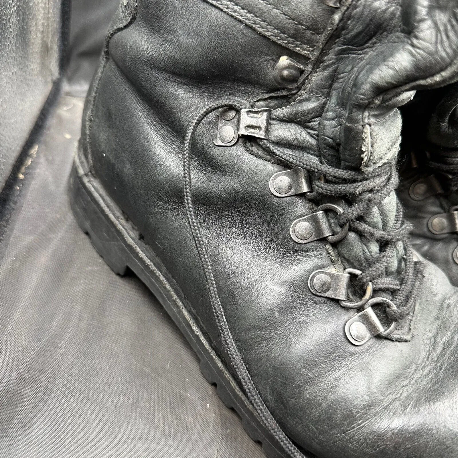 Austrian Army Black Leather Army Combat Boots - Size EU 43 - UK 9