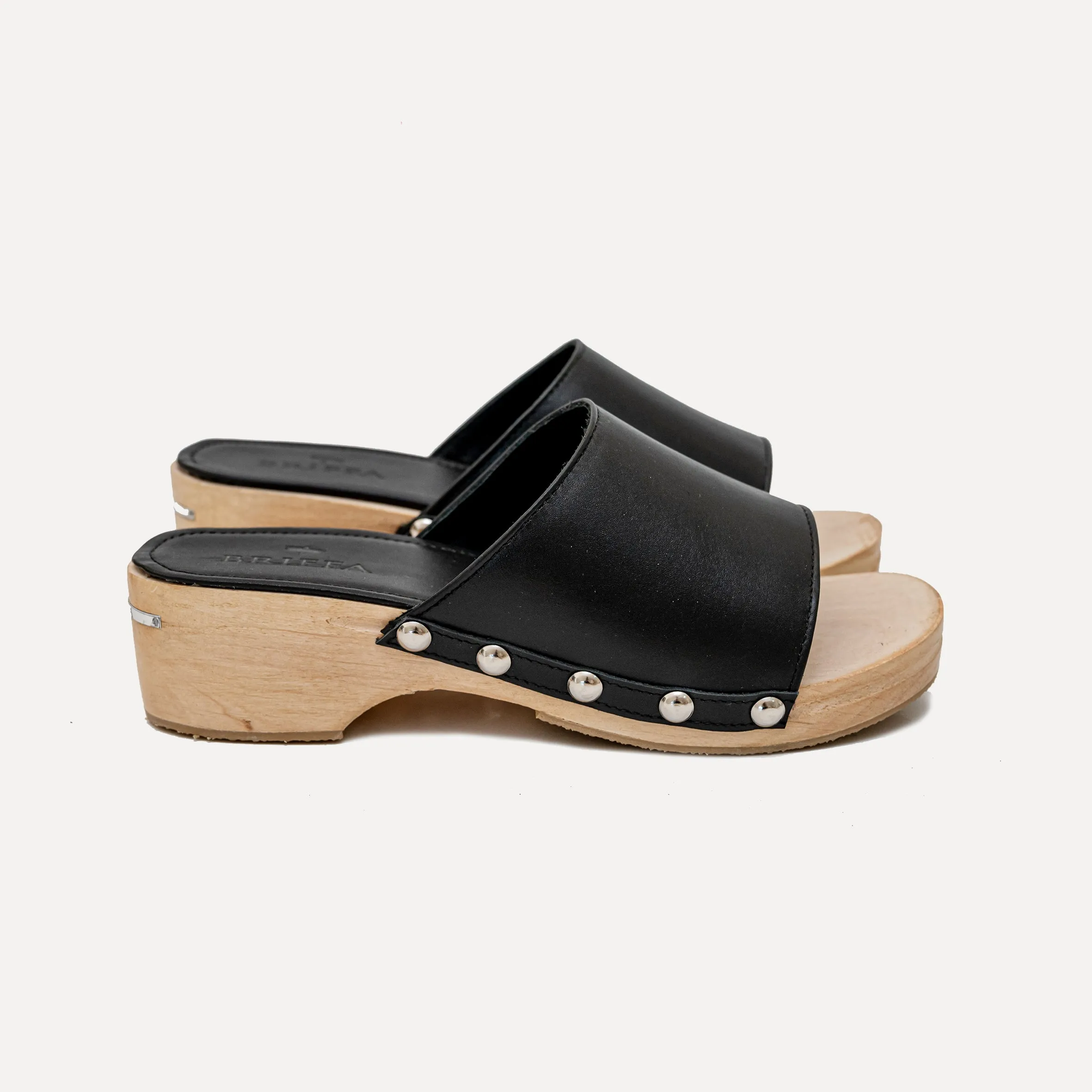 Black Leather Clogs - Briffa x Entrudo