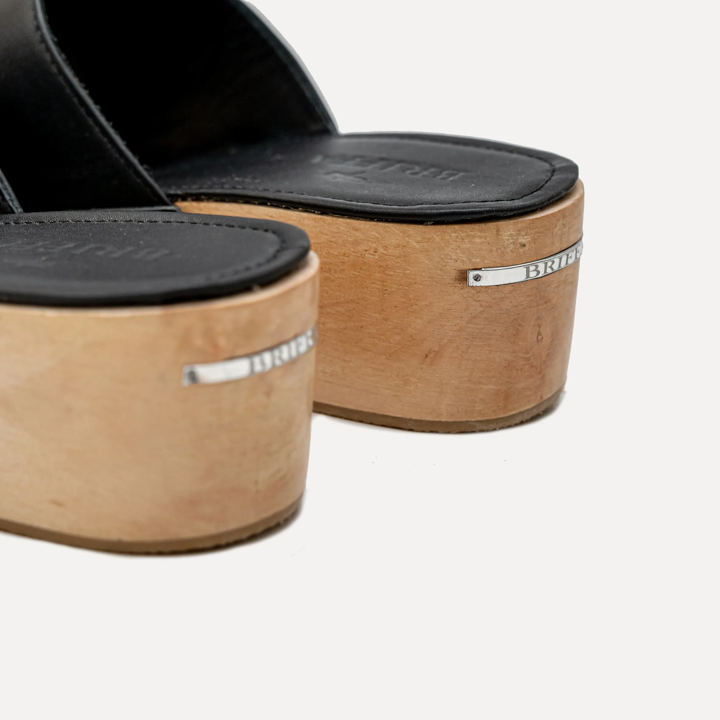 Black Leather Clogs - Briffa x Entrudo