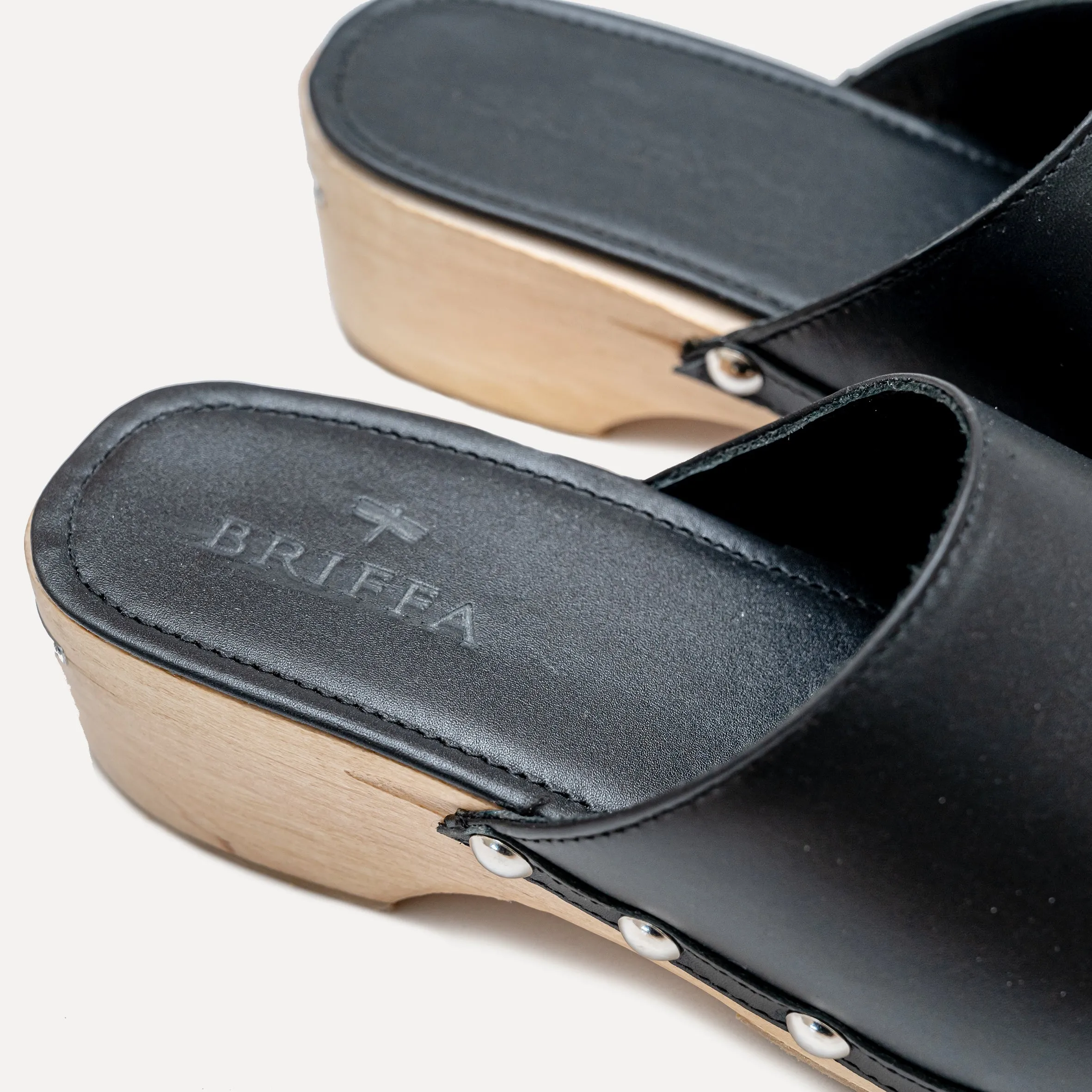 Black Leather Clogs - Briffa x Entrudo