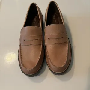Born Carrera Leather Lug Sole Platform Penny Loafers size 9