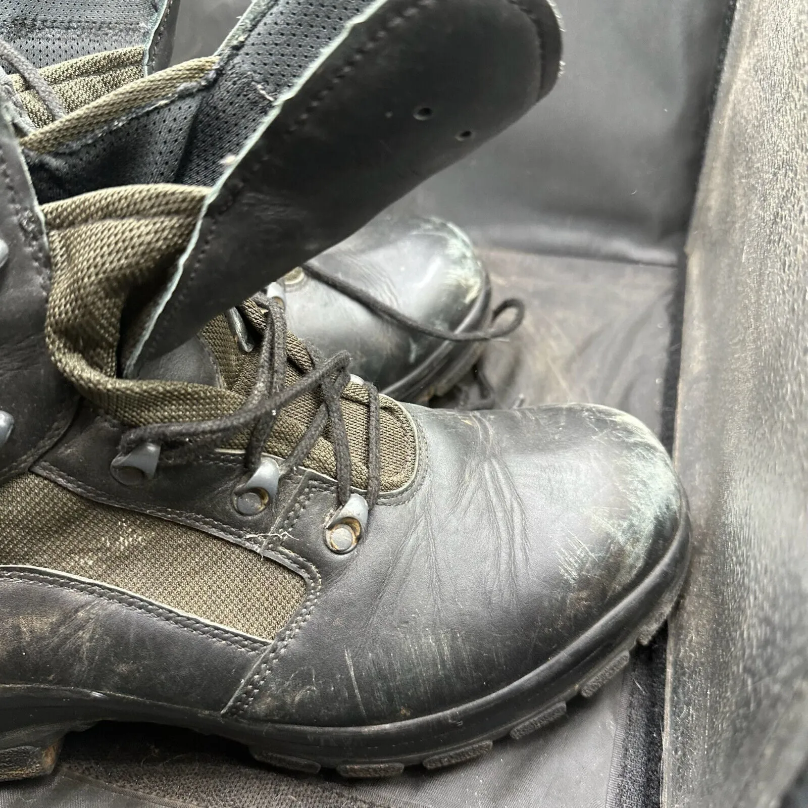 British Army Black Leather Army Combat Boots - Size UK 13 - 30,5cm