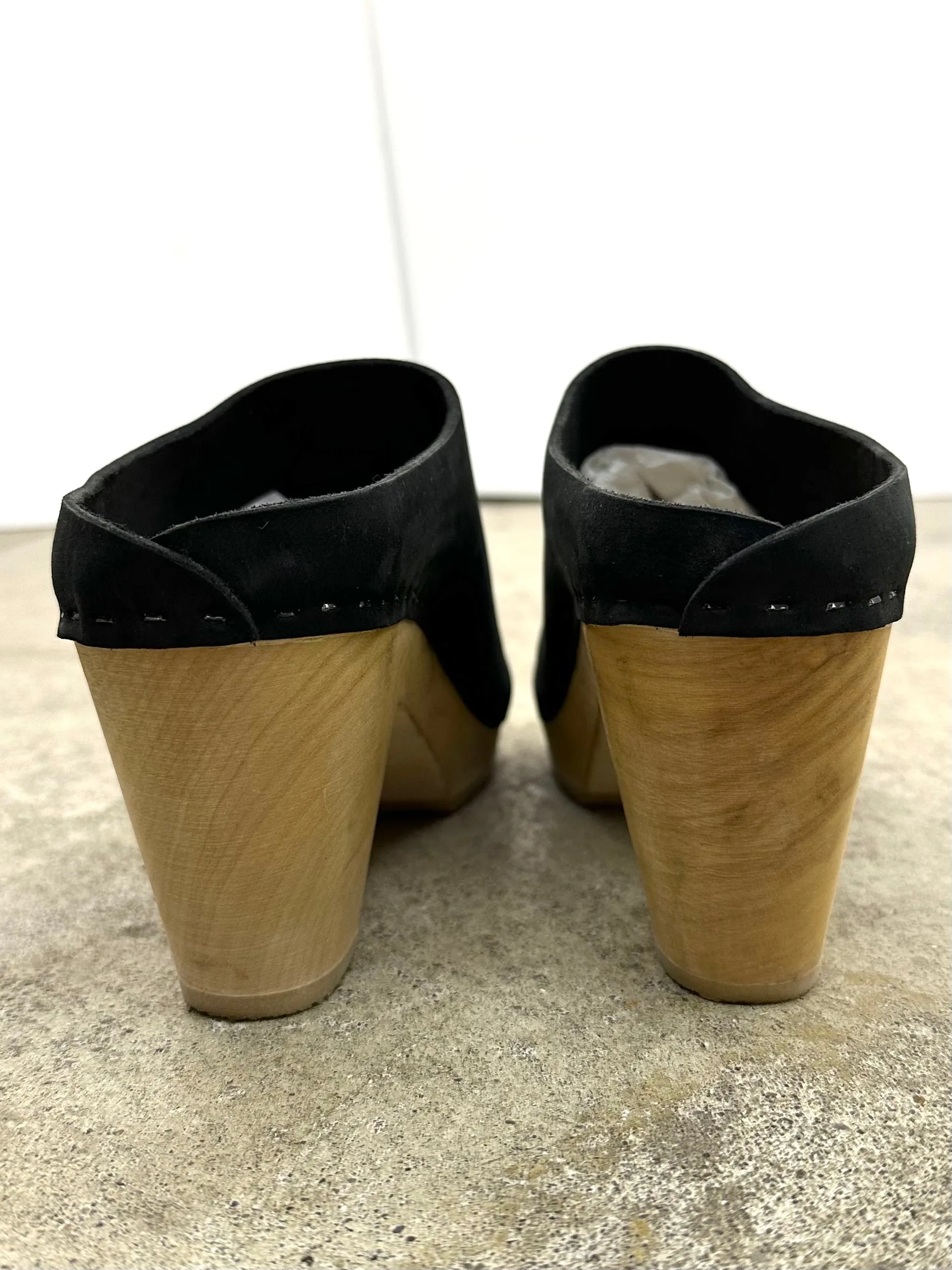 Bryr Chloe Nubuck Clogs