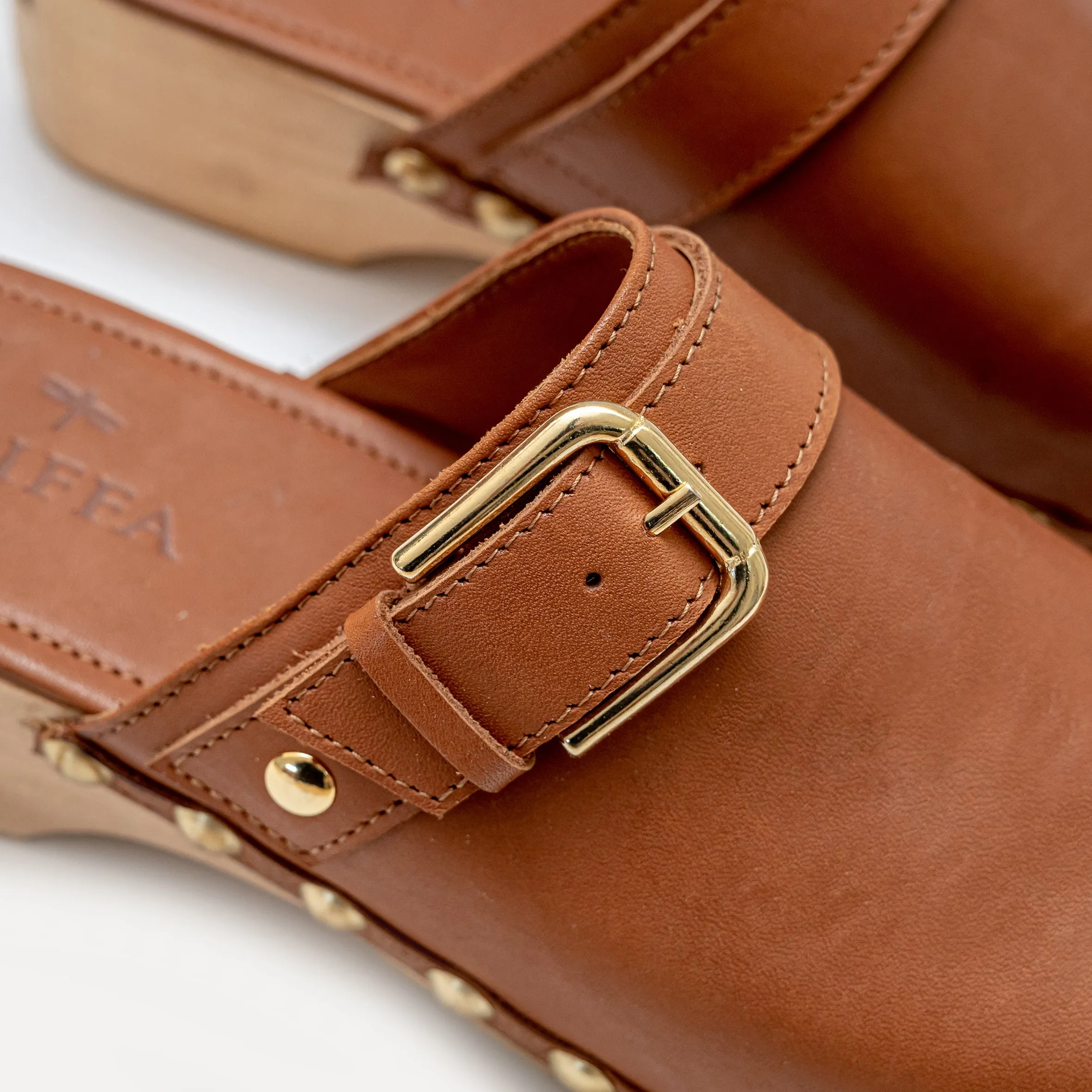 Camel Leather Clogs - Briffa x Entrudo