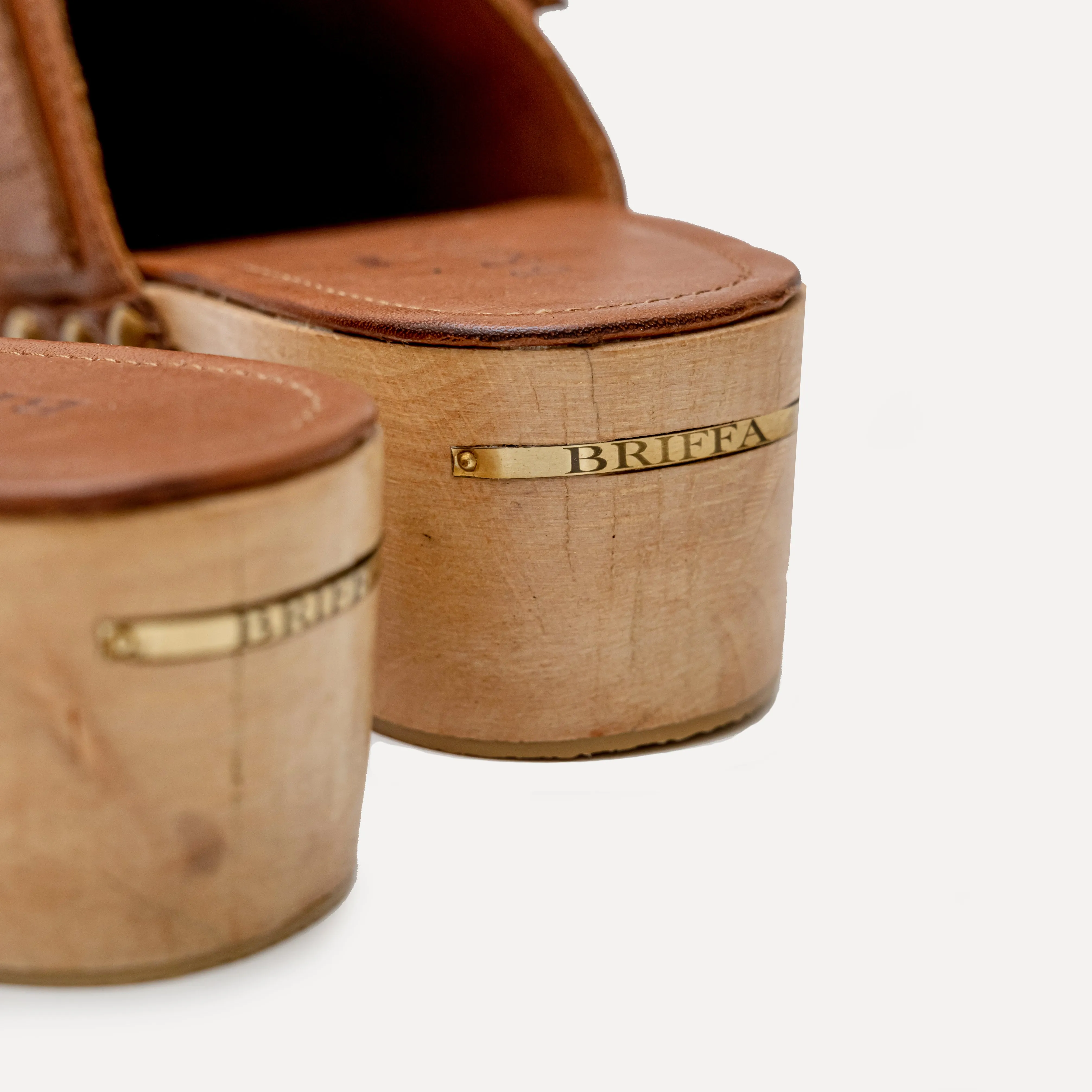 Camel Leather Clogs - Briffa x Entrudo