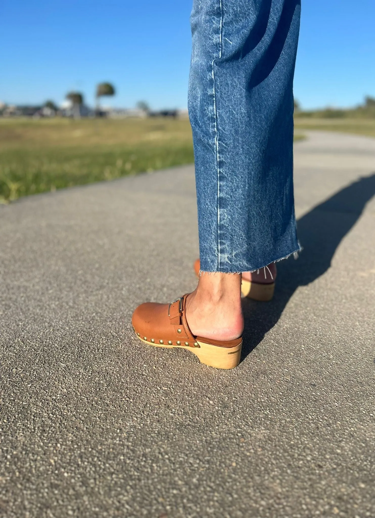 Camel Leather Clogs - Briffa x Entrudo