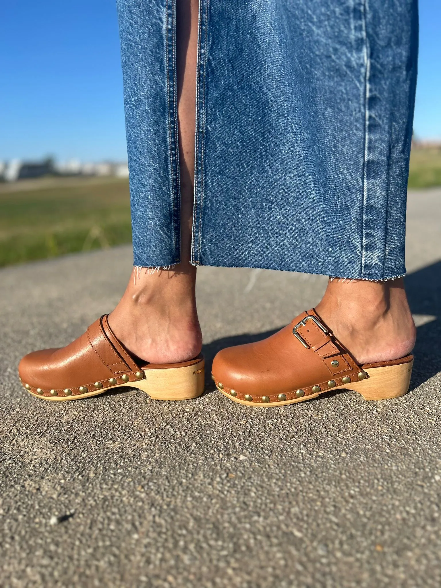 Camel Leather Clogs - Briffa x Entrudo