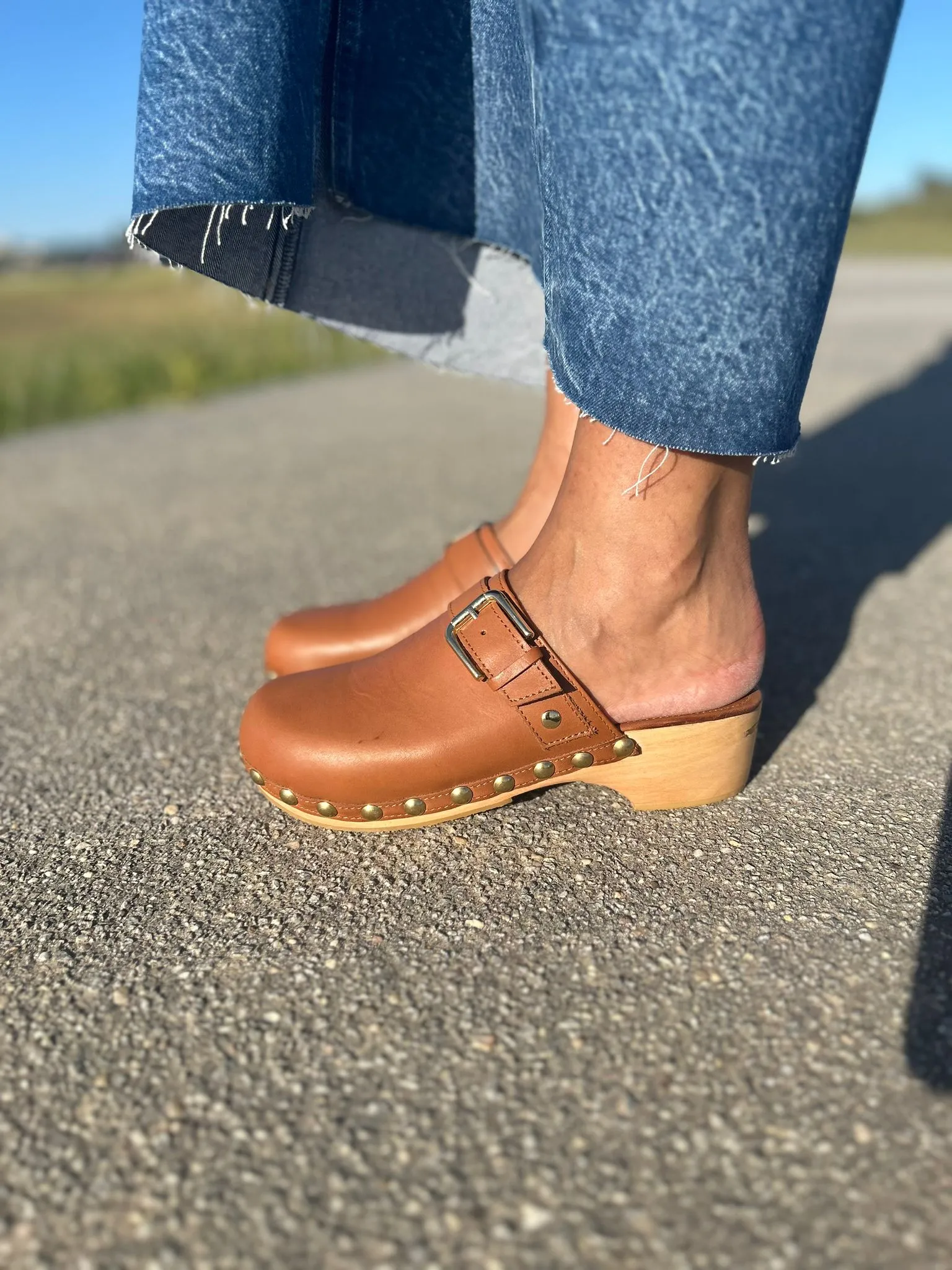 Camel Leather Clogs - Briffa x Entrudo