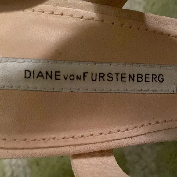 Diane Von Furstenberg DVF Zia ll Cream Suede Platform Slingback Heels - 9