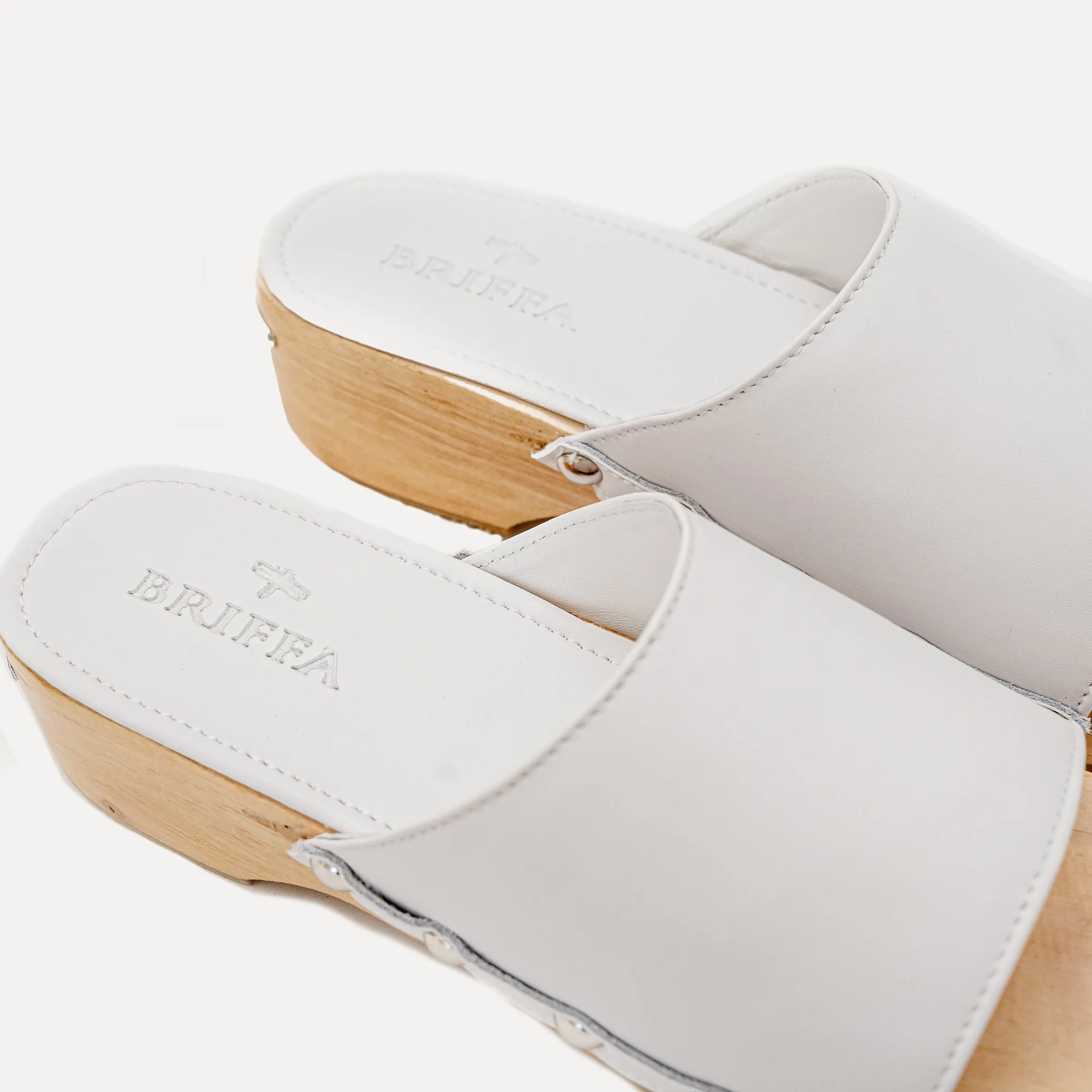 White Leather Clogs - Briffa x Entrudo