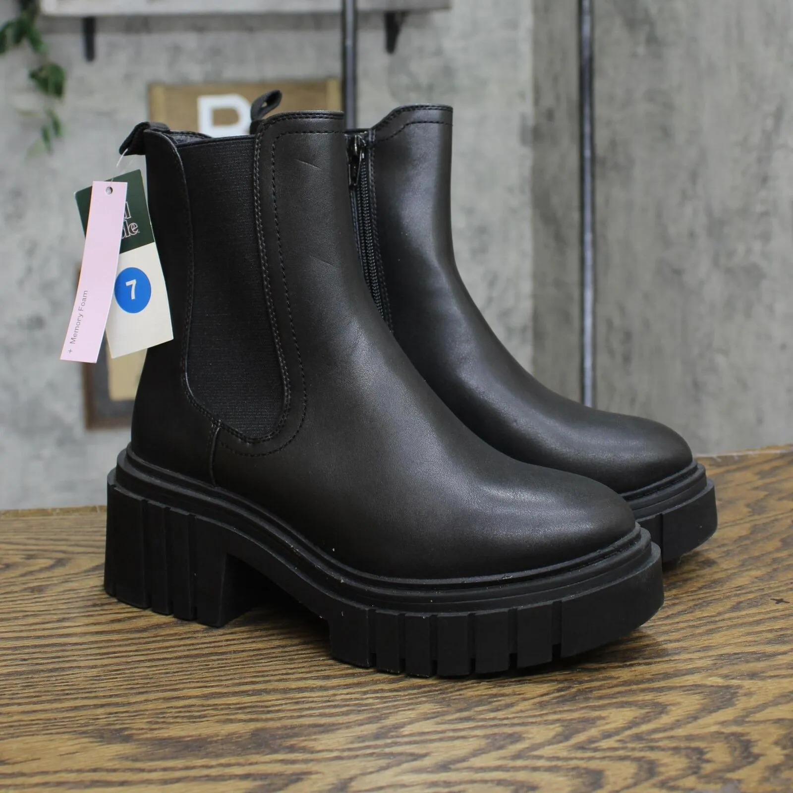 Wild Fable Women's Sterling Chelsea Boots 88075611 Black 7M